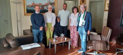 La famiglia palestinese ricevuta in Comune dal sindaco Lo Fazio