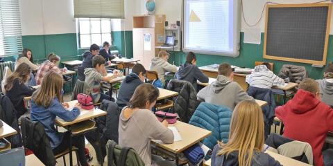 Studenti di spalle, superiori