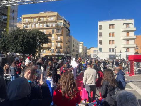 Piazza Garibaldi tra red carpet e carnival run