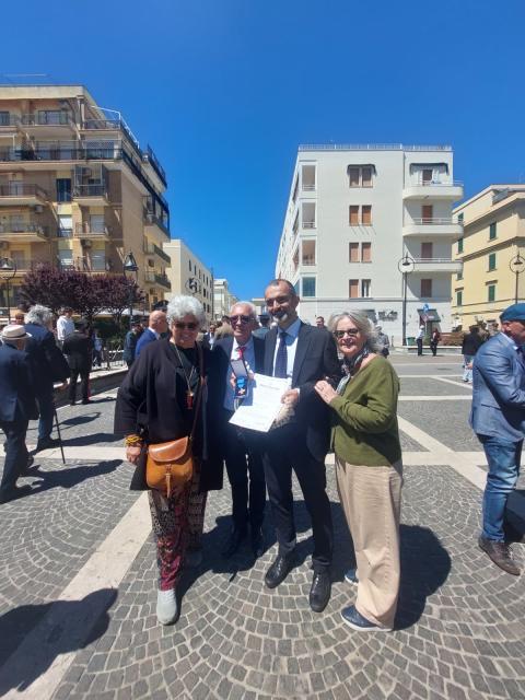 Il sindaco con i parenti di Giorgio Roesler Franz