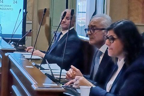 Il sindaco (al centro) con gli assessori Buscemi e Corrado