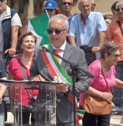 Il sindaco durante il discorso del 2 giugno 2026