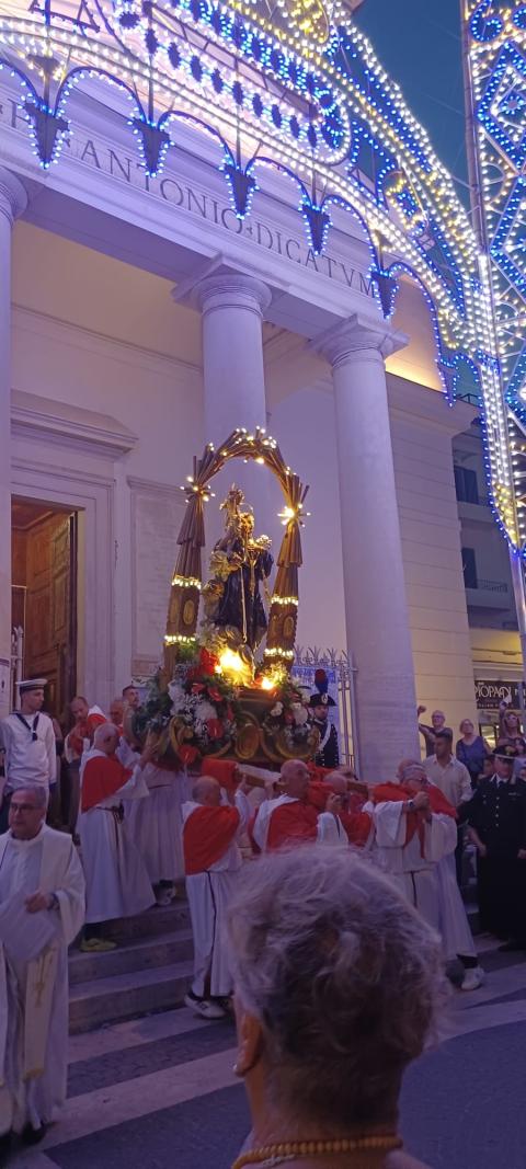 Il Santo lascia la Chiesa