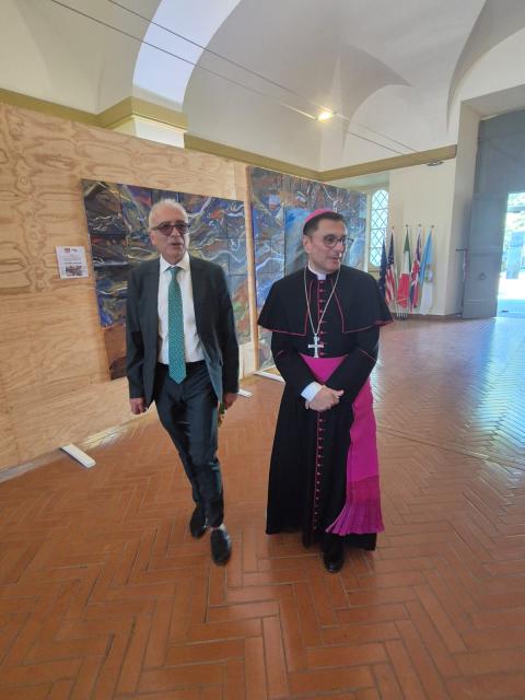 Il sindaco, Aurelio Lo Fazio, con il vescovo Vincenzo Viva