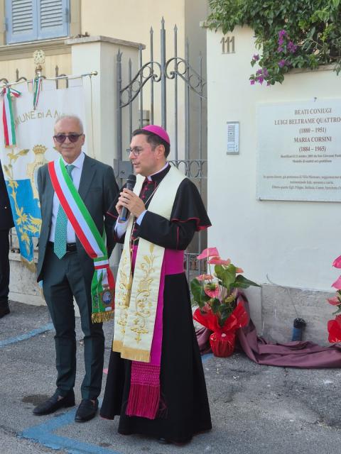 Il sindaco, Aurelio Lo Fazio, con il vescovo Vincenzo Viva