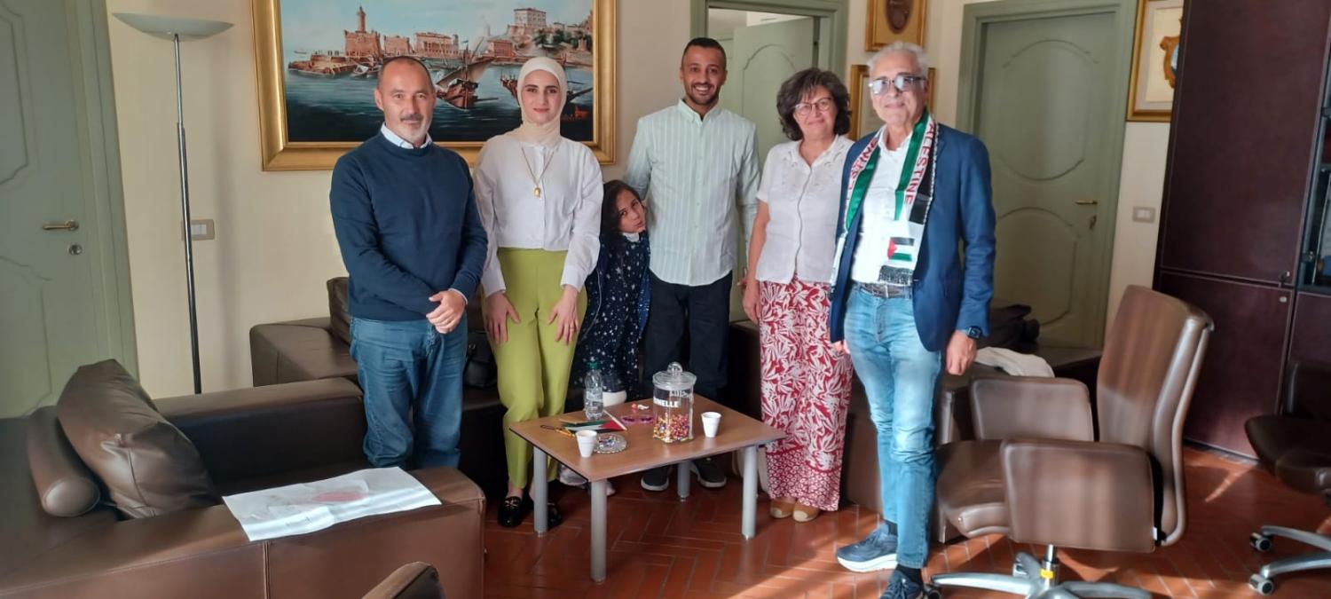 La famiglia palestinese ricevuta in Comune dal sindaco Lo Fazio