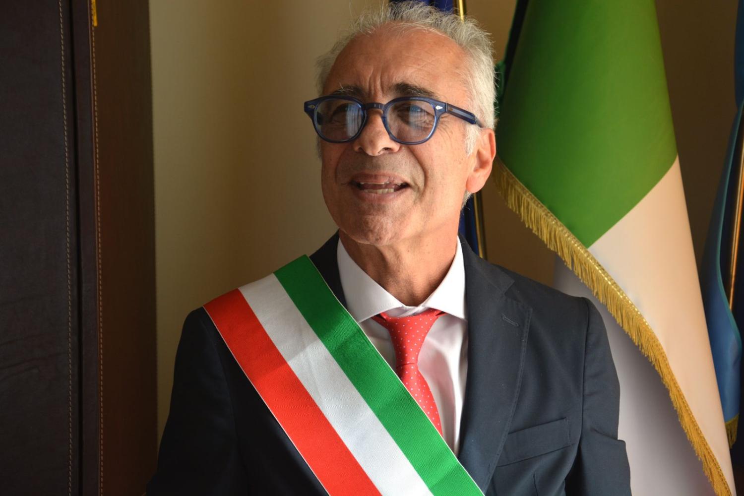 Sindaco Aurelio Lo Fazio con fascia
