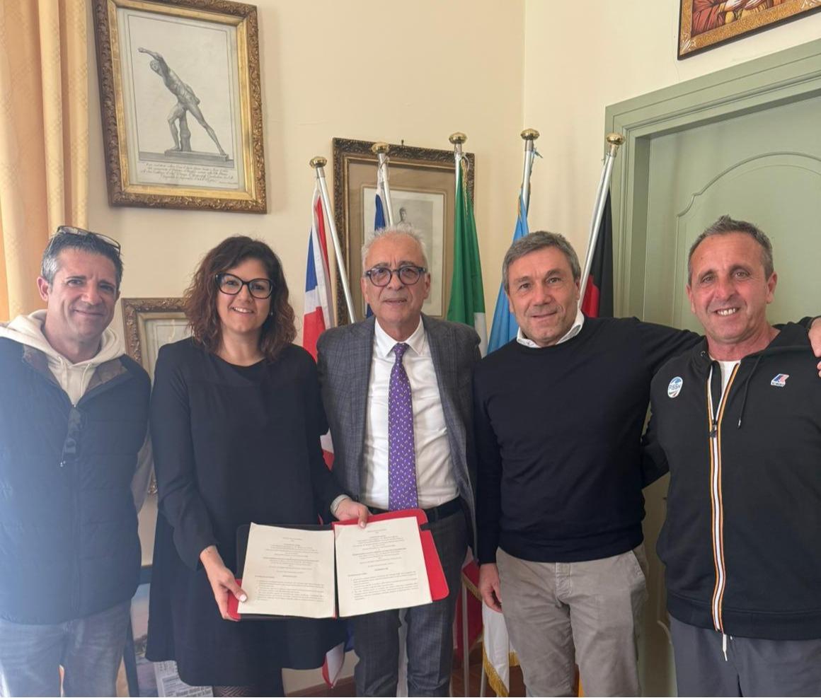 La foto dopo la firma del protocollo