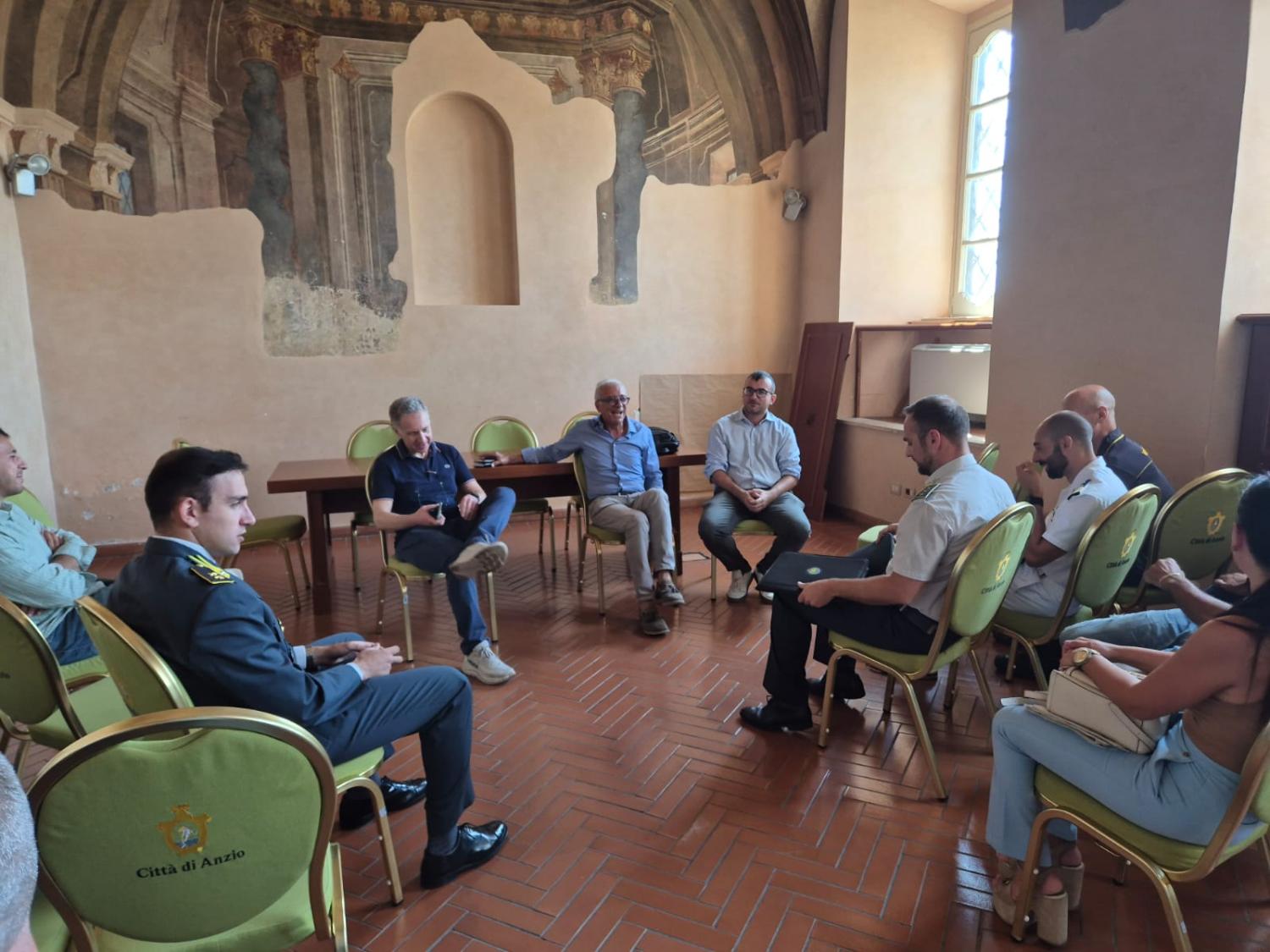 L'incontro in Comune con le forze dell'ordine